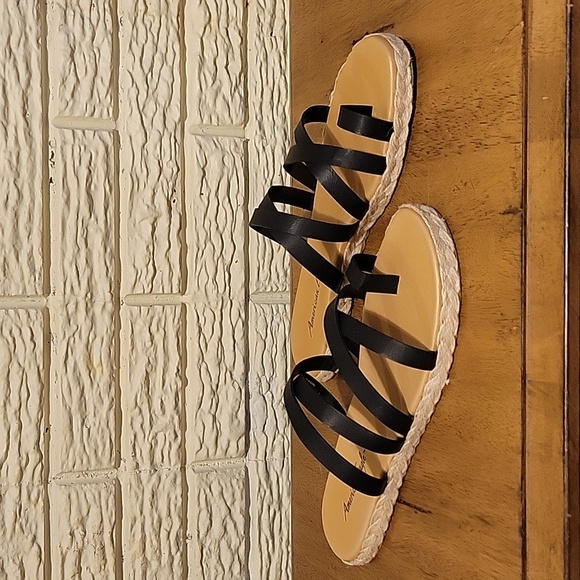 Brand new AE Suri sandals - Picture 4 of 9